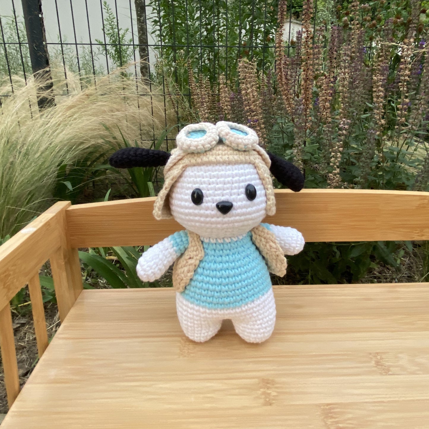 Chiot Mignon en Crochet Fait Main avec Tenue