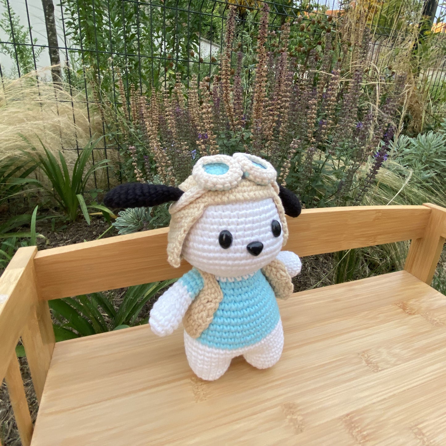 Chiot Mignon en Crochet Fait Main avec Tenue