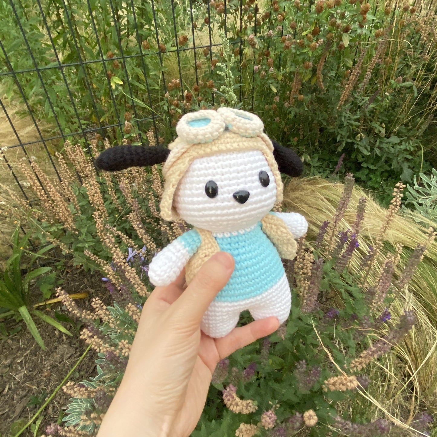 Chiot Mignon en Crochet Fait Main avec Tenue