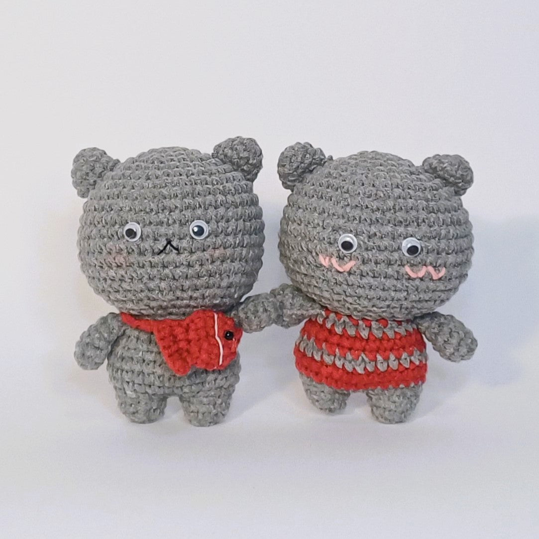 Peluche au crochet de l'adorable chat gris